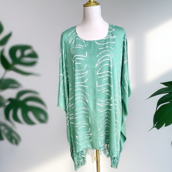 0102/  Soft Green Moon Chase Poncho With Fringes, Short Kimono - Picture 3 of 8